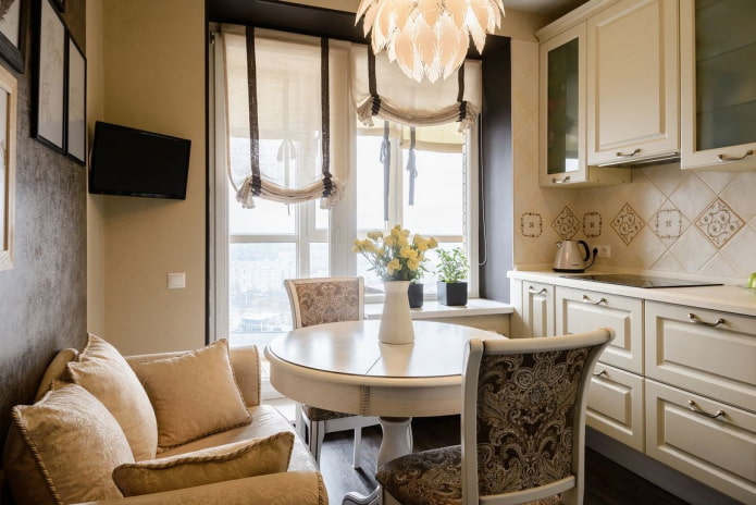 área de cozinha de 8 m² em estilo clássico