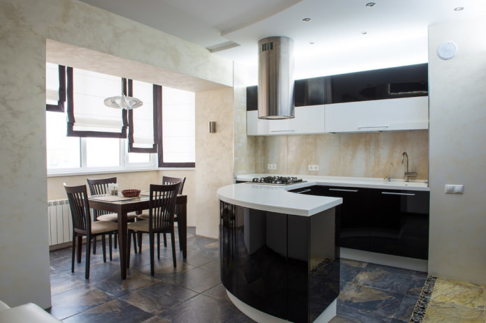 design da abertura no interior da cozinha combinada com a loggia