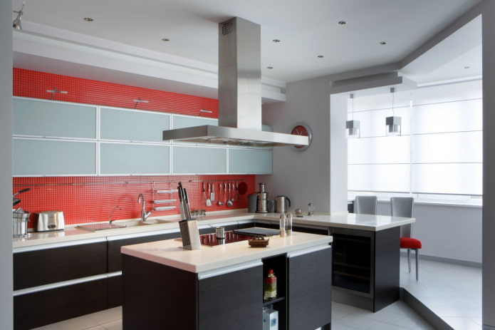 design de uma cozinha combinada com uma loggia no estilo hi-tech