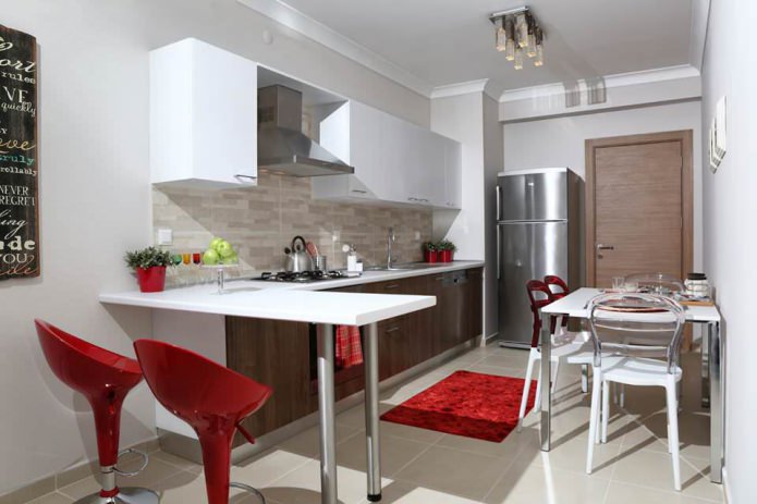 Cozinha-sala de jantar com balcão de bar