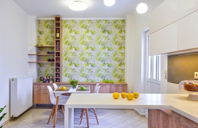 Papel de parede verde na cozinha em estilo moderno