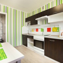 Design de cozinha com papel de parede verde: 55 fotos modernas de interiores - 10