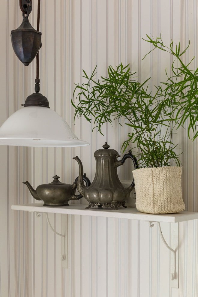 Prateleiras com decoração