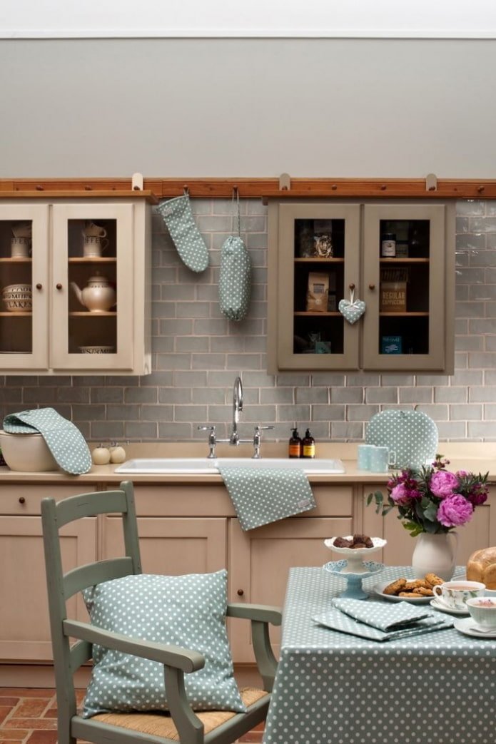 decoração de cozinha em tecido de bolinhas