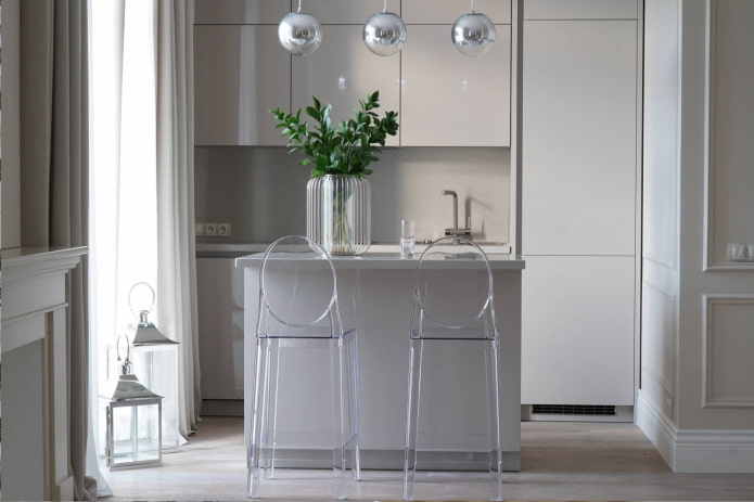 Cadeiras transparentes