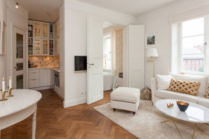Apartamento de dois cômodos em estilo europeu com um quarto separado