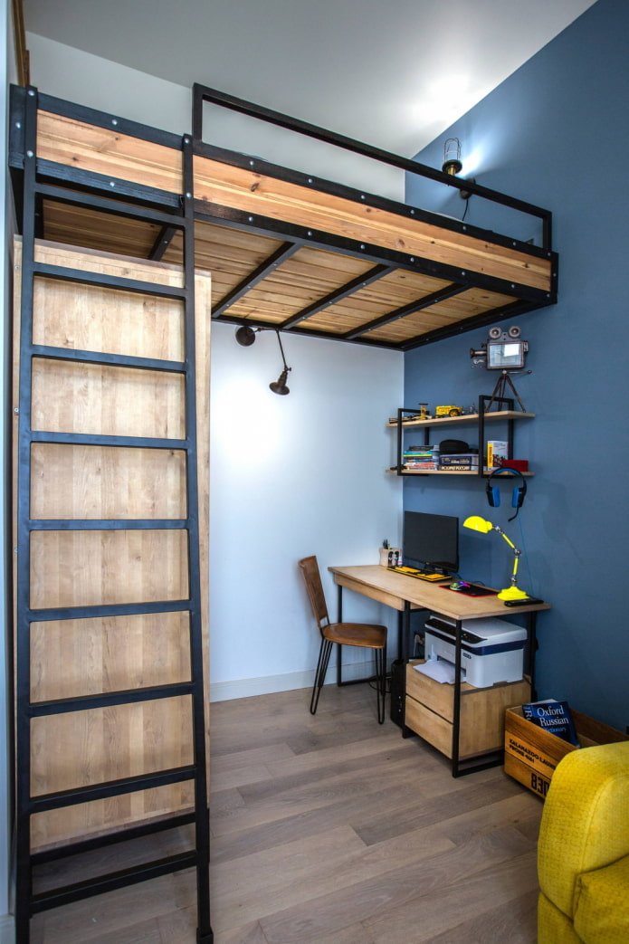 Espaço de trabalho embaixo da cama