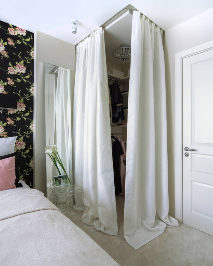 Mini-vestiário atrás das cortinas