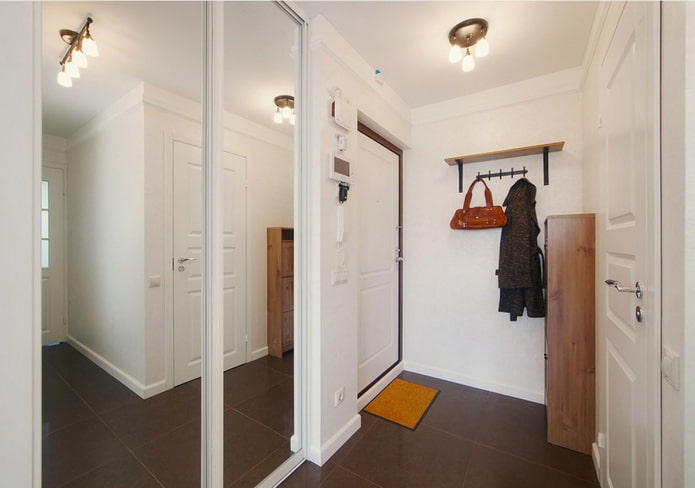 interior do corredor em um apartamento de 50 metros quadrados