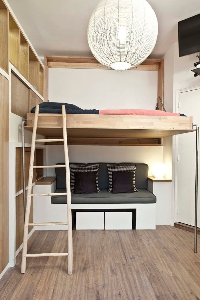 Cama alta com escada