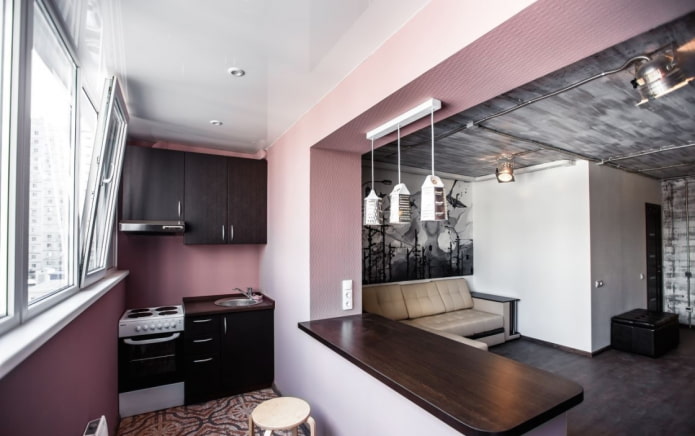 interior de um estúdio com varanda