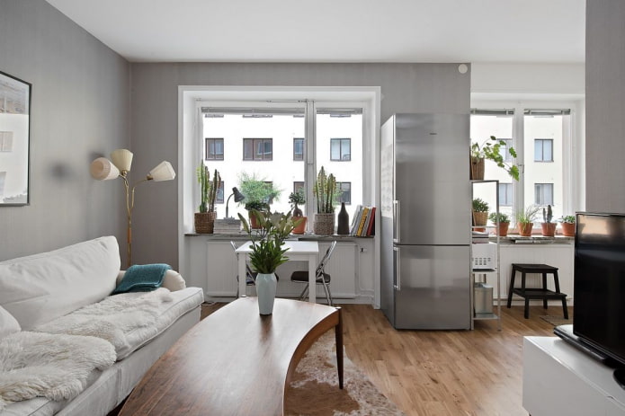 interior de apartamento estúdio com duas janelas