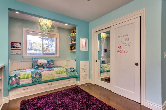 quarto infantil com guarda-roupa espelhado