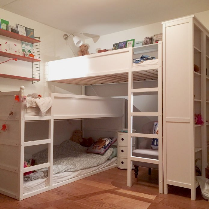 quarto infantil compacto para três crianças