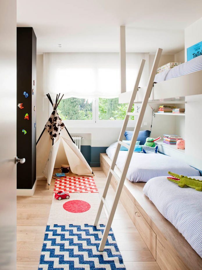 quarto para três crianças em estilo escandinavo