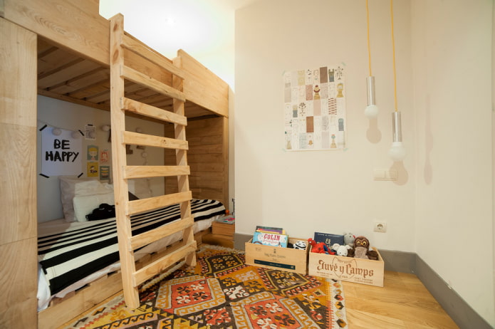 Cama alta no quarto de uma criança
