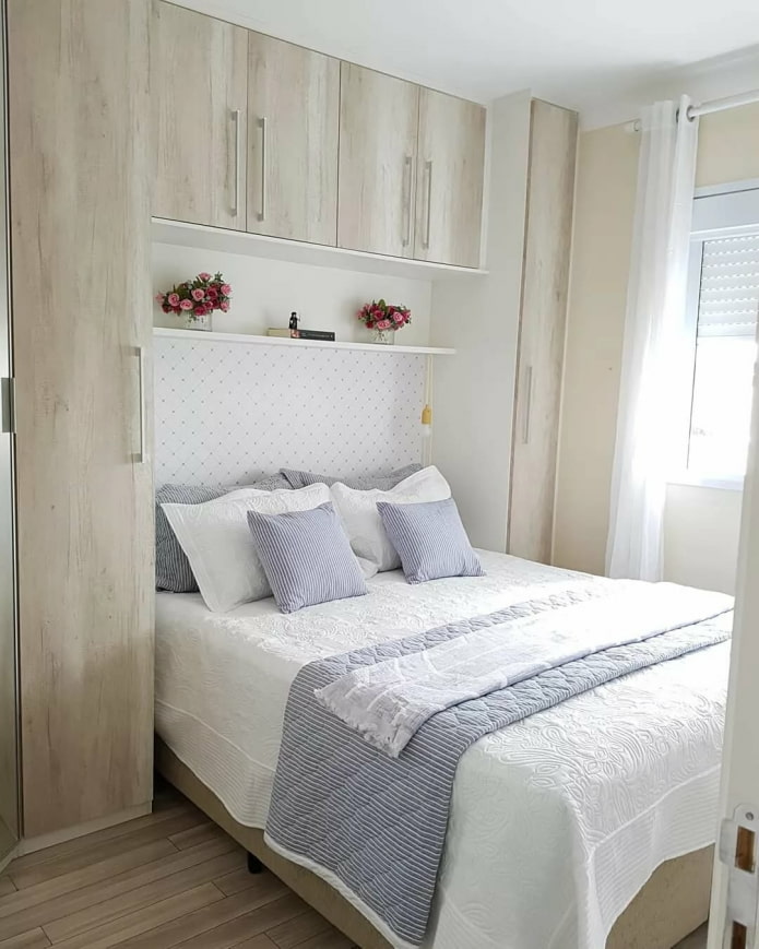 cama embutida em um guarda-roupa