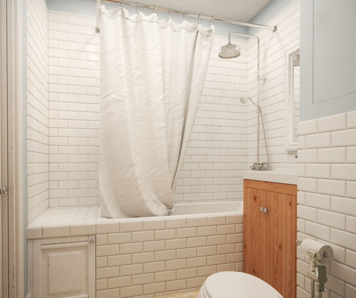 banheiro em um apartamento de um quarto