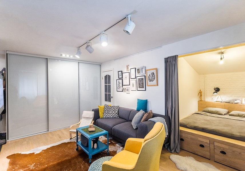 Design de um apartamento de um cômodo com nicho: foto, layout, disposição dos móveis