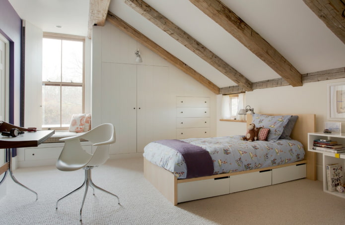 quarto infantil no sótão