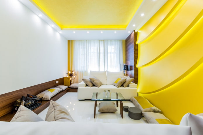teto amarelo no interior