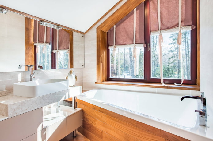 cortinas em uma janela chanfrada
