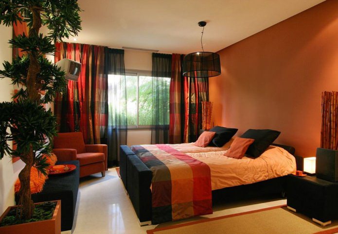 interior preto e laranja