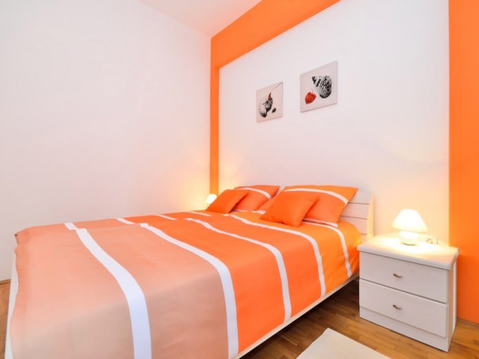 roupa de cama laranja e branca