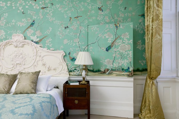 Paredes verdes no quarto com papel de parede