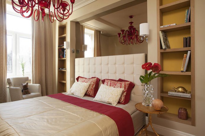 quarto com nichos na parede e acabamento espelhado