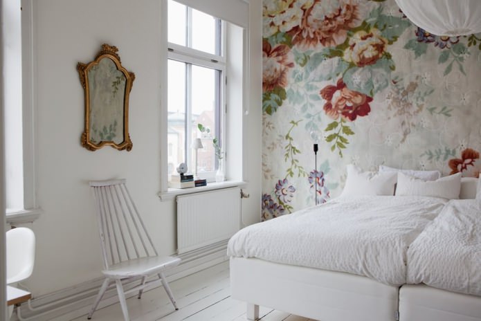 Pintura de parede no quarto (flores)