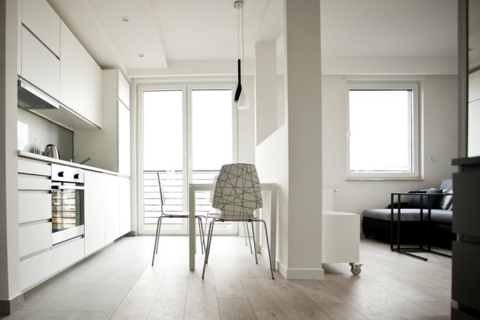 interior de apartamento estúdio com duas janelas