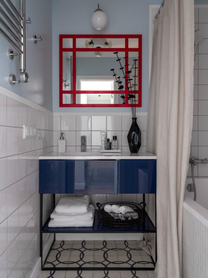 uma combinação de vermelho e azul no design