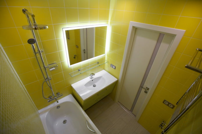 banheiro amarelo brilhante