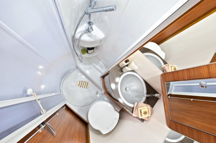 interior de um banheiro em um motorhome