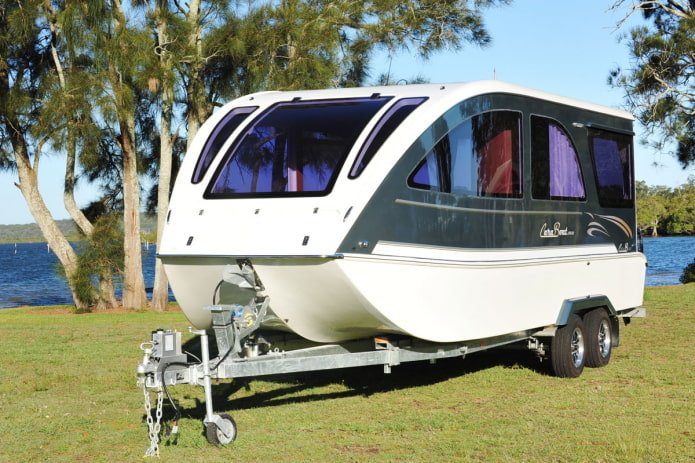 motorhome incomum sobre rodas