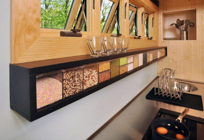 área de cozinha em um motorhome