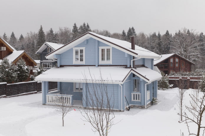 fachada da casa em tons de azul