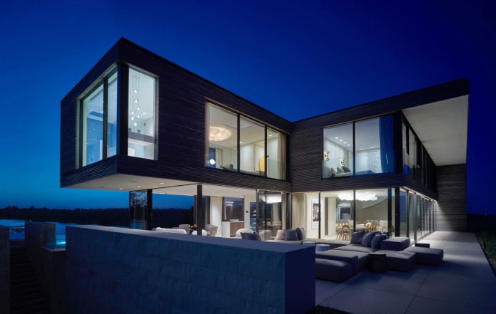 casa com janelas panorâmicas em estilo high-tech