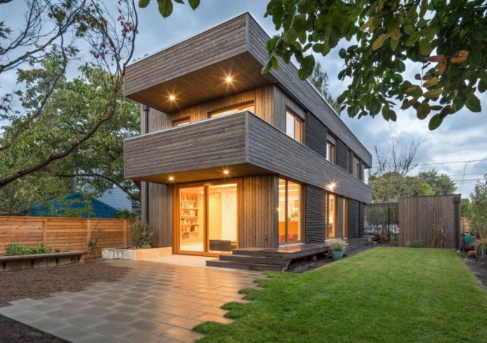 casa de dois andares em estilo high-tech