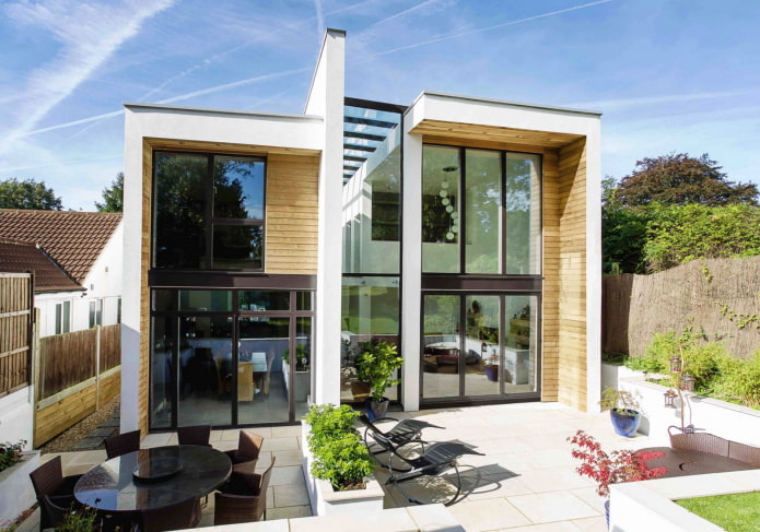 casa de dois andares em estilo high-tech