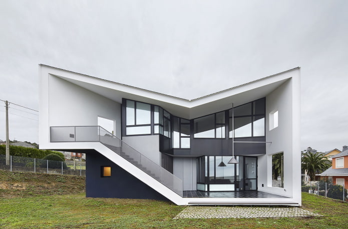 casa de dois andares em estilo high-tech