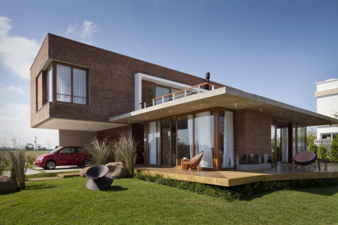 casa com terraço em estilo high-tech