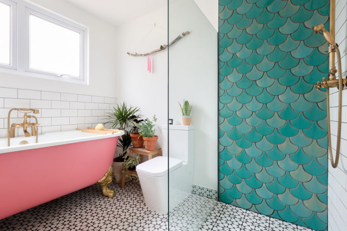 azulejo escamas de peixe no chuveiro 