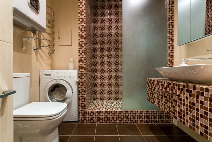 Chuveiro feito de azulejos