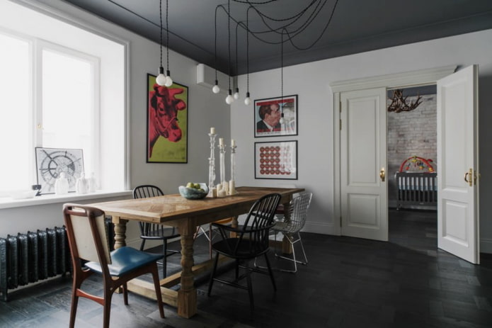 portas de vaivém na sala de jantar no estilo loft