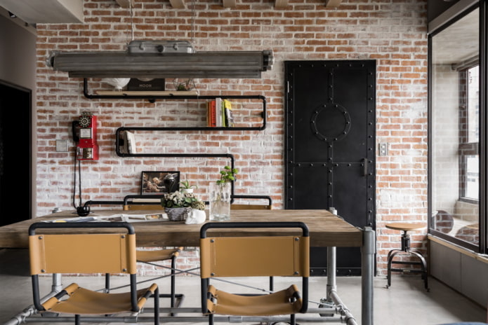 porta com forjamento no interior em estilo loft