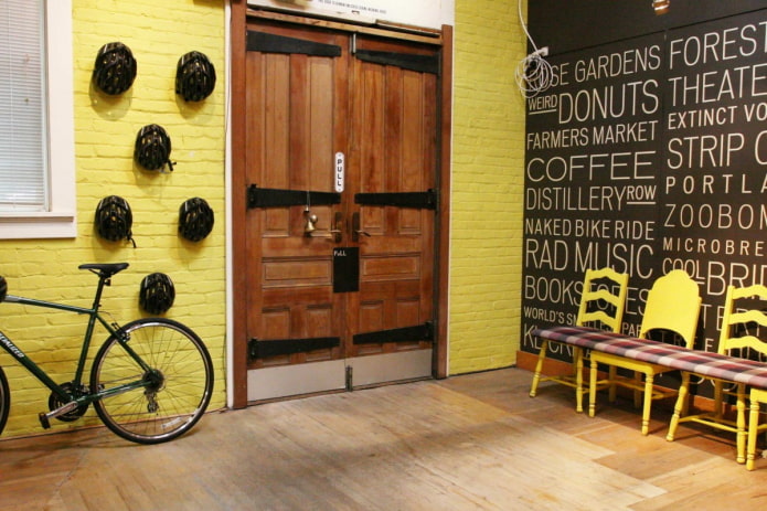 portas de madeira maciça no interior estilo loft