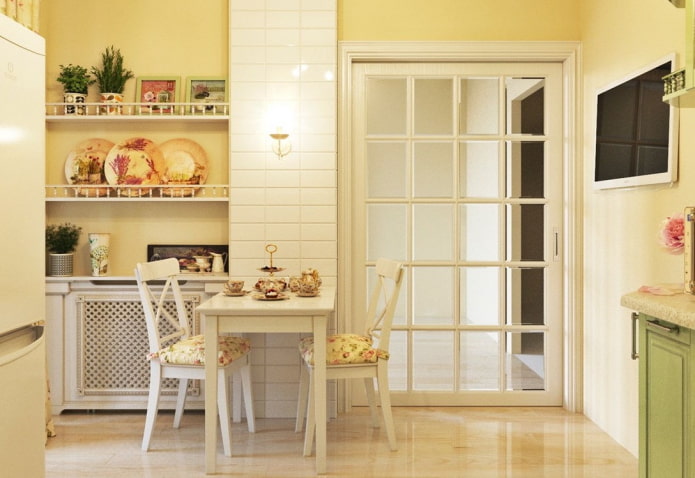 portas no interior da cozinha no estilo provençal