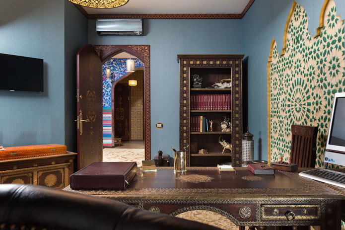portas de cor wengué no escritório em estilo oriental